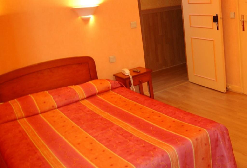 Hotel Restaurant Saint Louis Châteaudun Pokój zdjęcie
