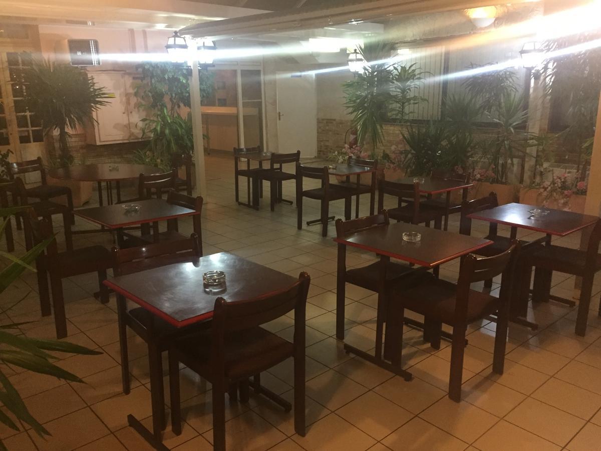 Hotel Restaurant Saint Louis Châteaudun Zewnętrze zdjęcie